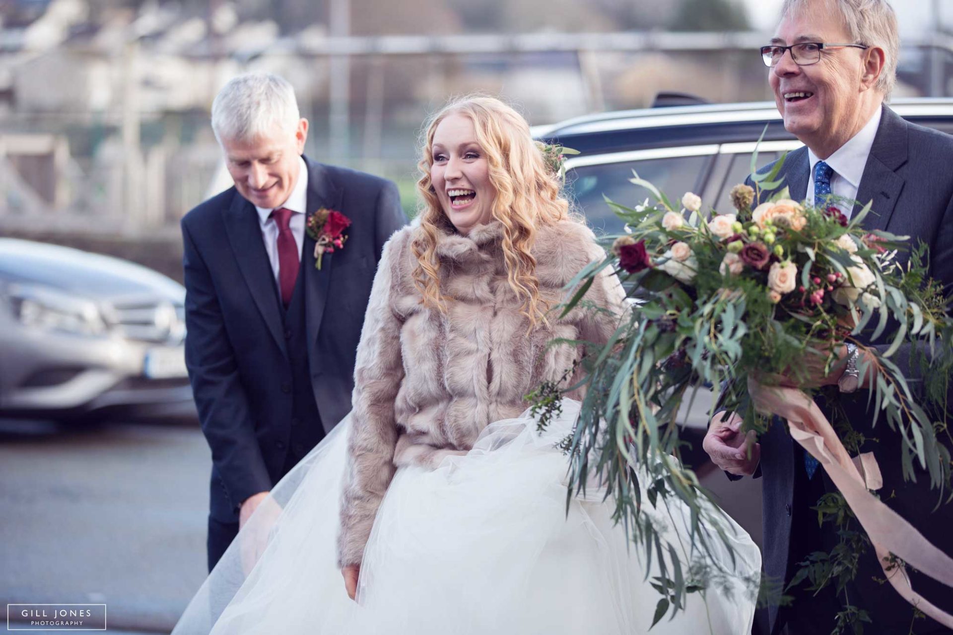 the bride arriving at chapel