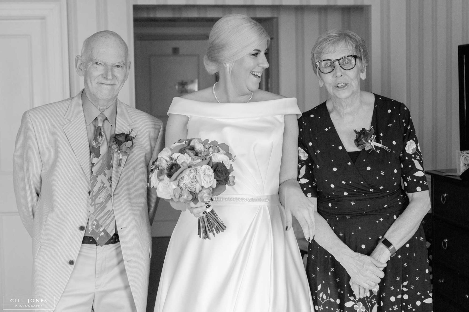 the bride with her parents having a giggle